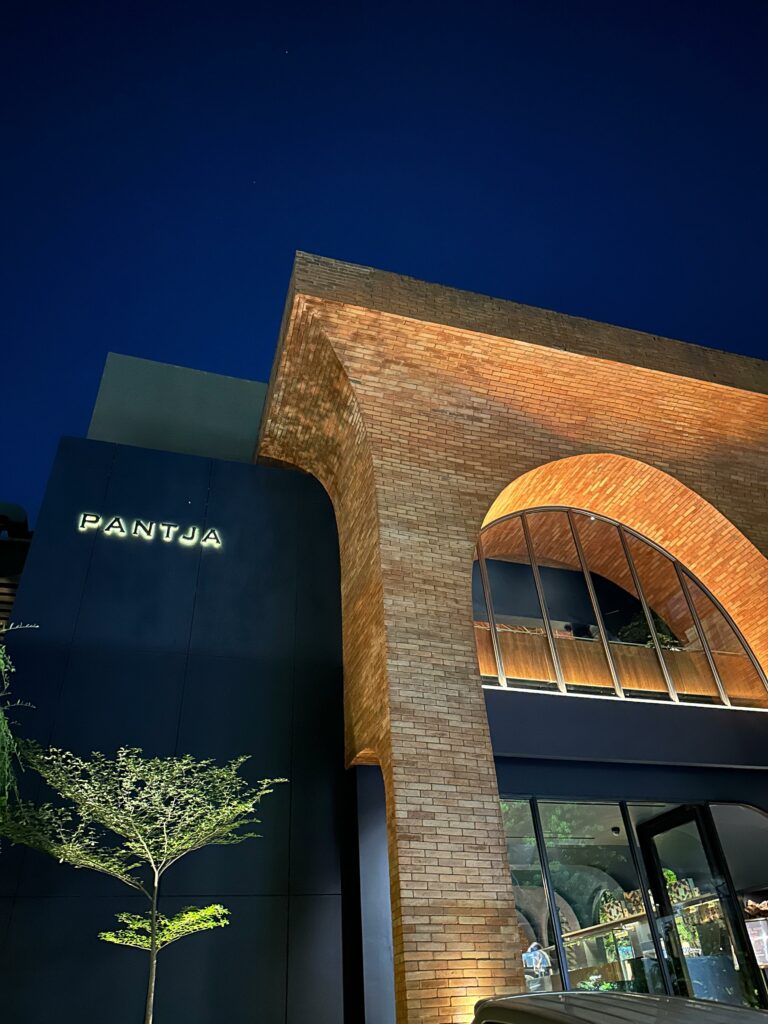 Innovando la Gastronomía en Jakarta: La Cocina Jemi de Bar Marea